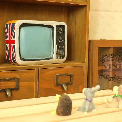 http://www.toyhope.com/103339-thickbox/zakka-vintage-tv-set-piggy-bnak-money-box.jpg