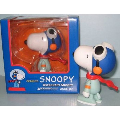 http://www.toyhope.com/94632-thickbox/astronaut-snoopy-figure-toy-12cm-51.jpg